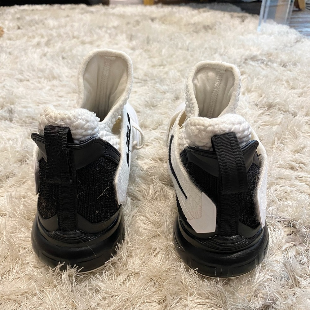 Nike LeBron solider 12 basketball shoes